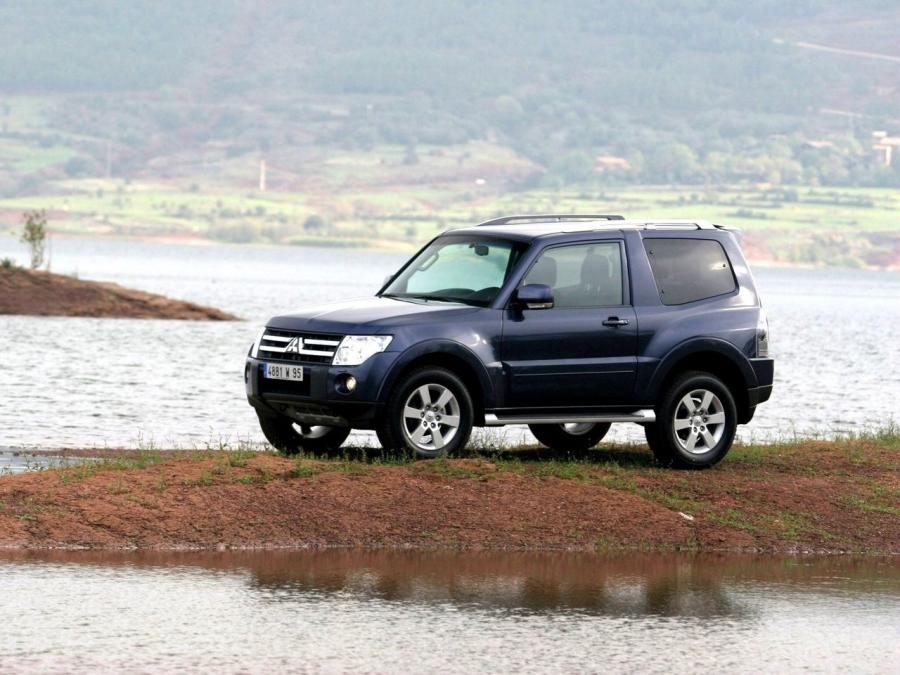  Mitsubishi Pajero 3-Door 2006 года  (фото 4 из 9)